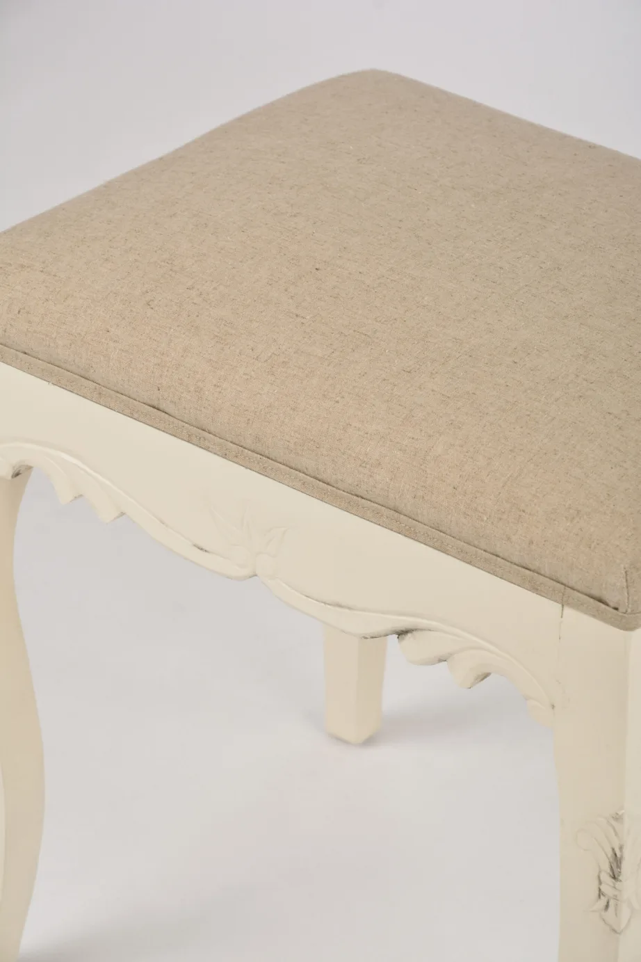 Beež polsterdatud taburet Rimini RI046, lehtpuu puidust – 8