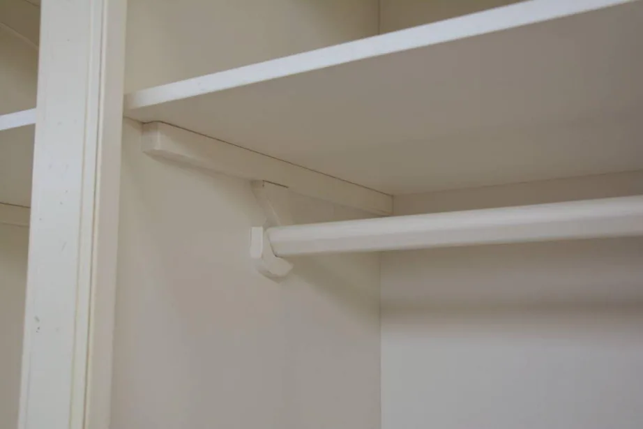 Elevandiluu värvi riidekapp Verona VE859, kasepuust – 3