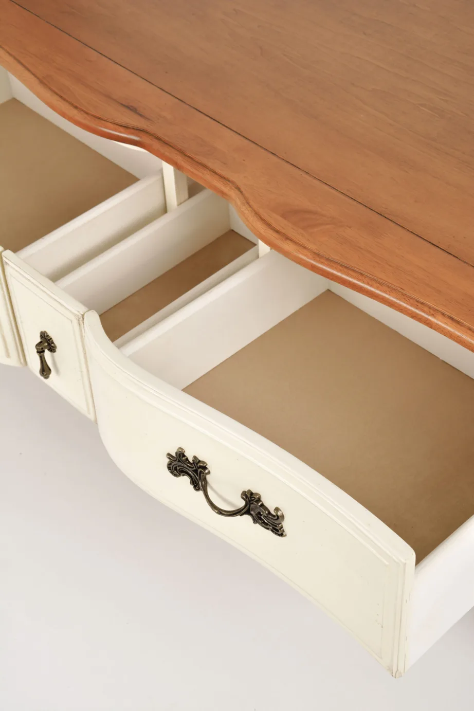 Elevandiluu värvi kohvilaud Verona VE809, kasepuust – 9