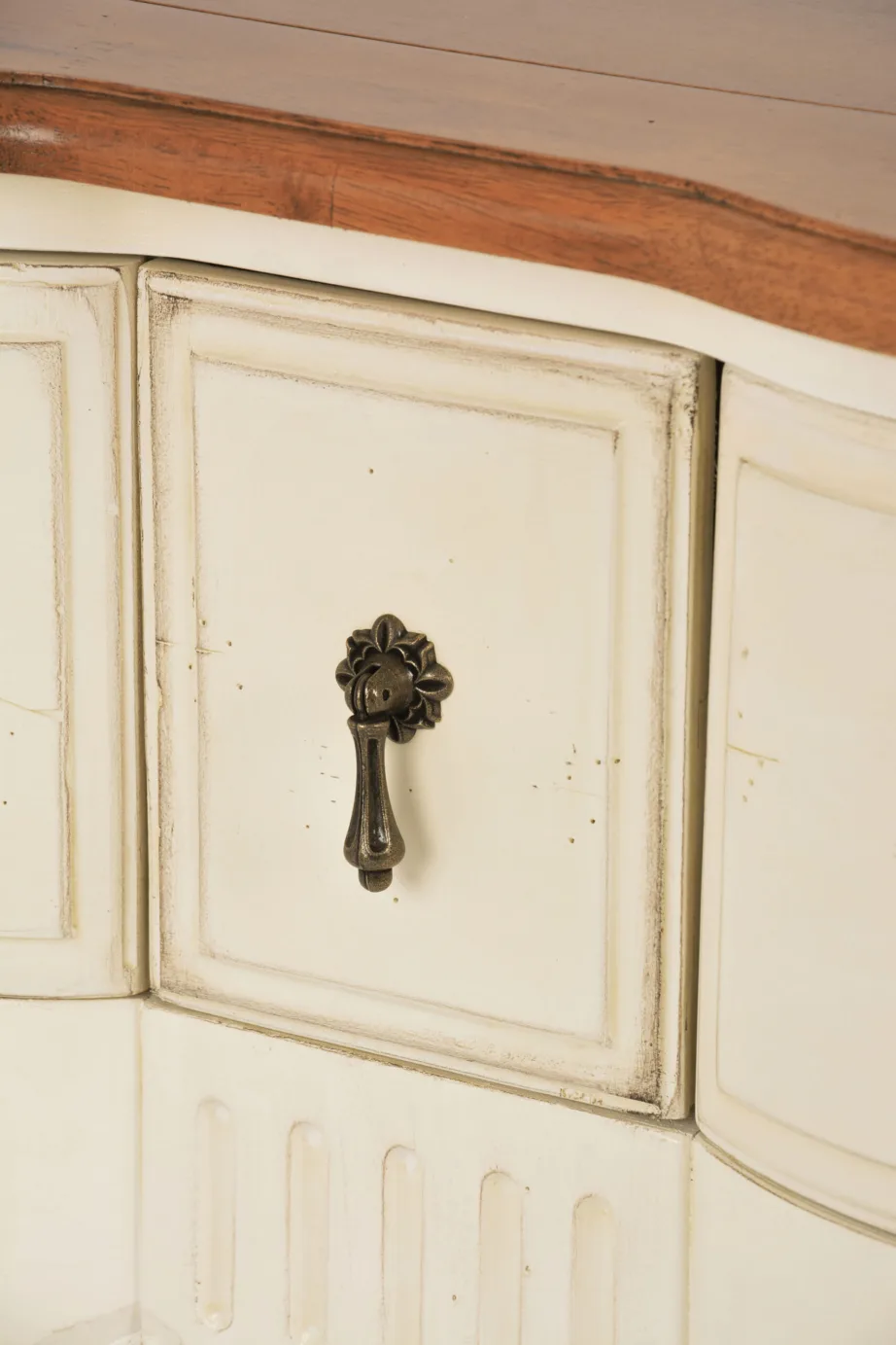 Elevandiluu värvi kohvilaud Verona VE809, kasepuust – 11