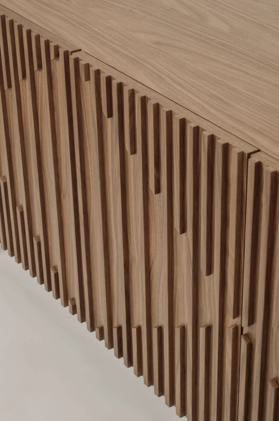 Pähklitooni kummut Hudson H06, MDF, puidust jalad – 7