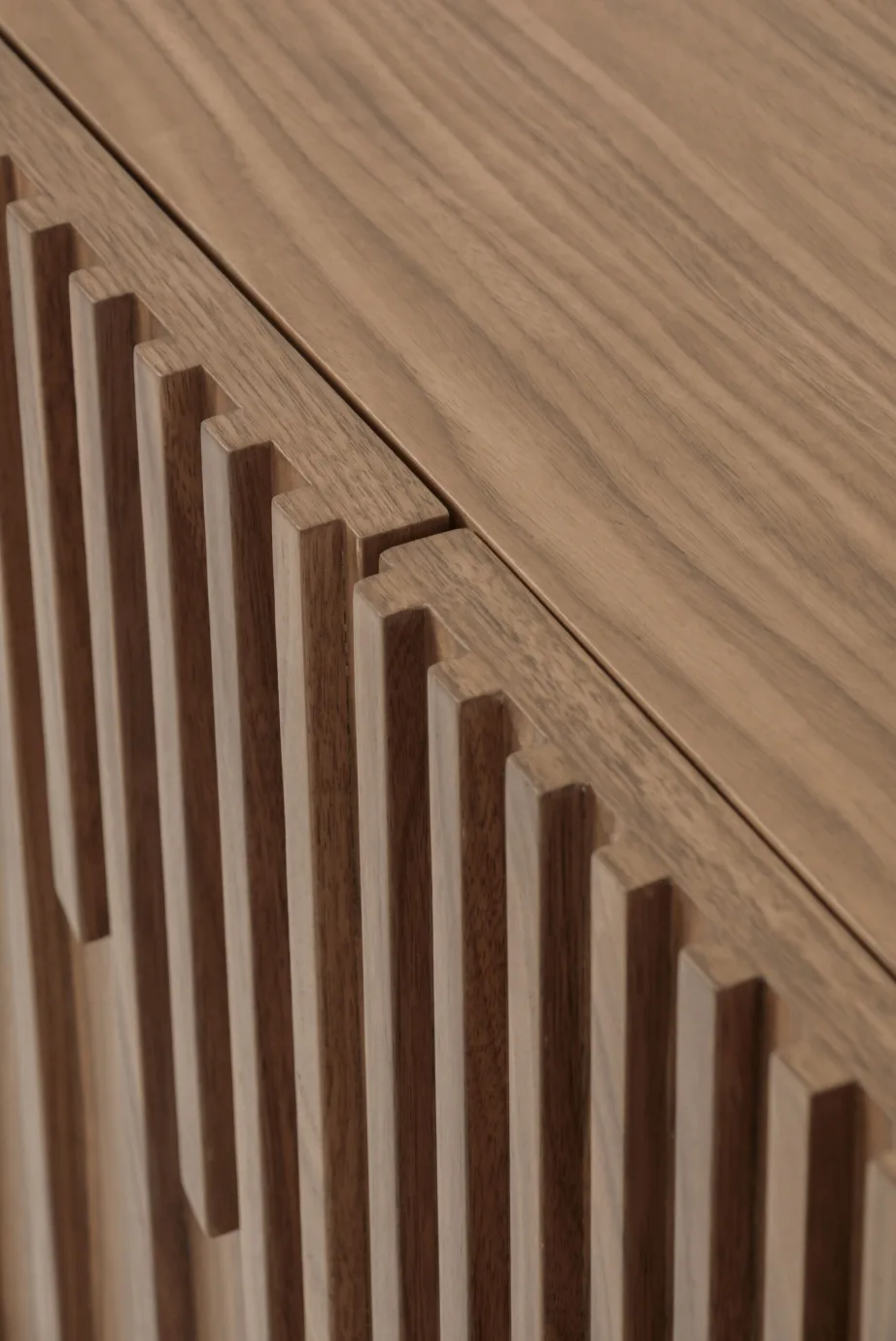 Pähklitooni kummut Hudson H06, MDF, puidust jalad – 8