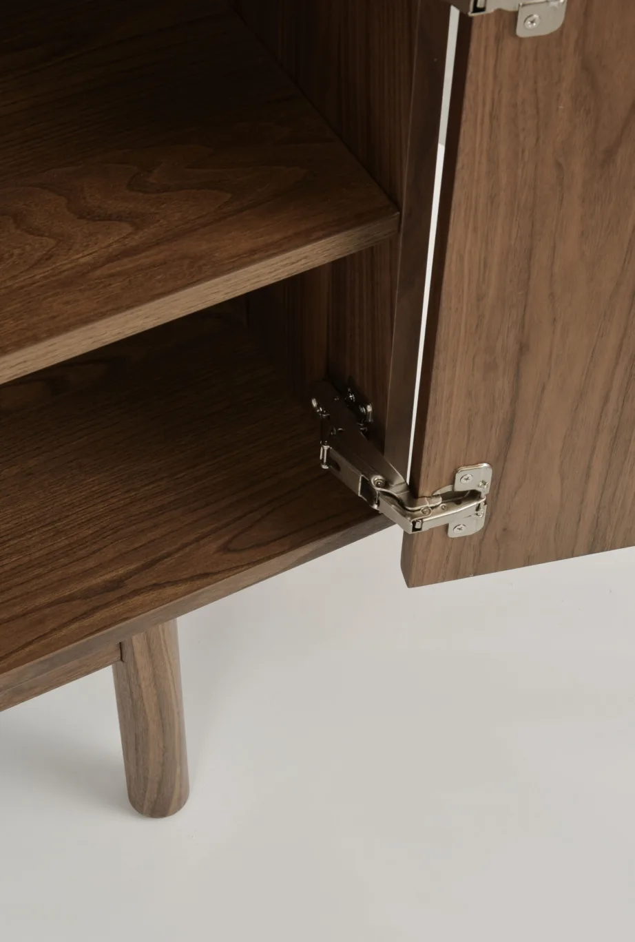 Pähklitooni kummut Hudson H06, MDF, puidust jalad – 11