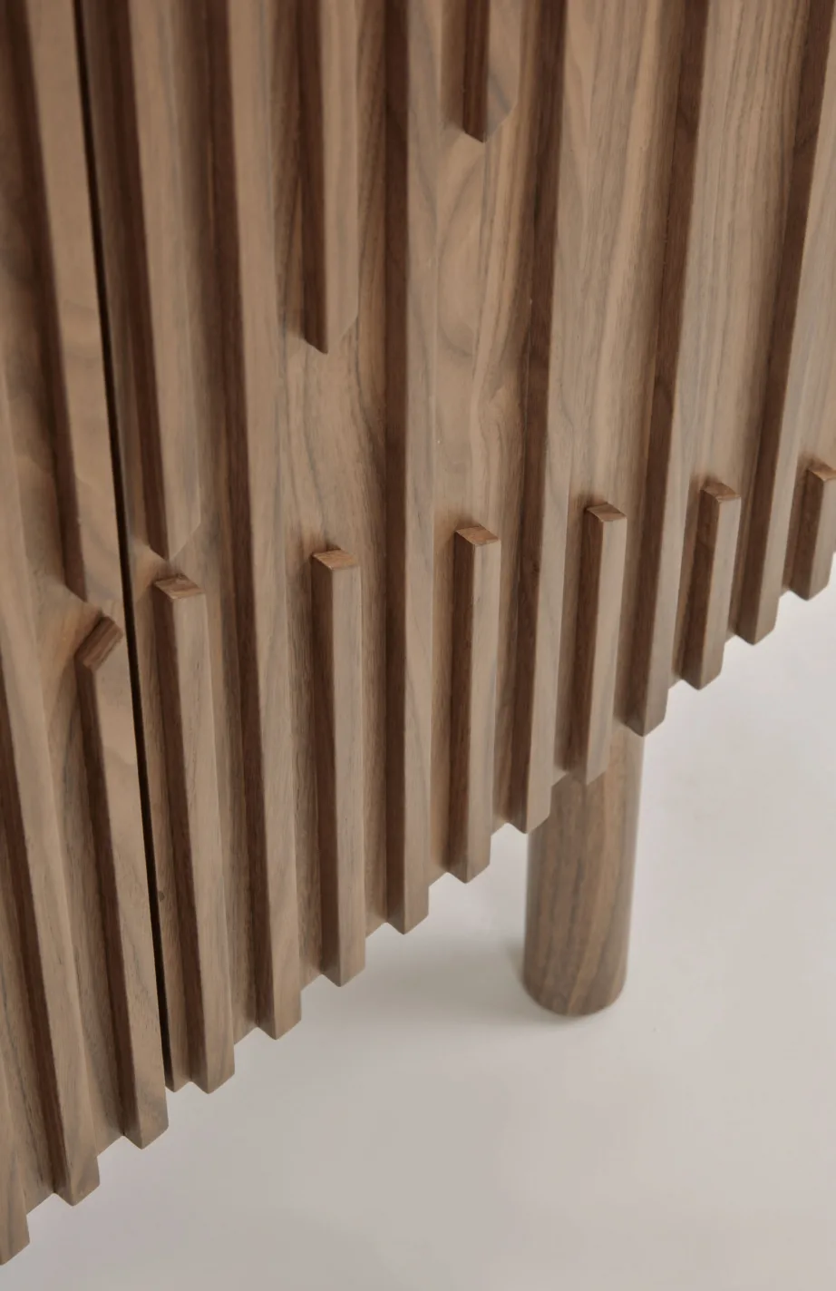 Pähklitooni kummut Hudson H06, MDF, puidust jalad – 13