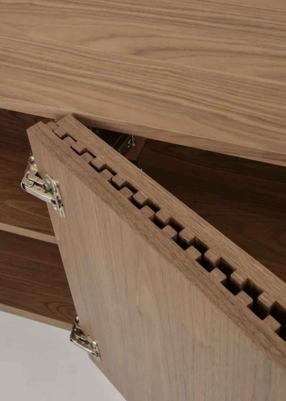 Pähklitooni kummut Hudson H06, MDF, puidust jalad – 14