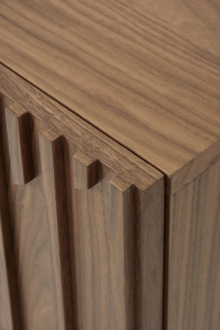 Pähklitooni kummut Hudson H06, MDF, puidust jalad – 16