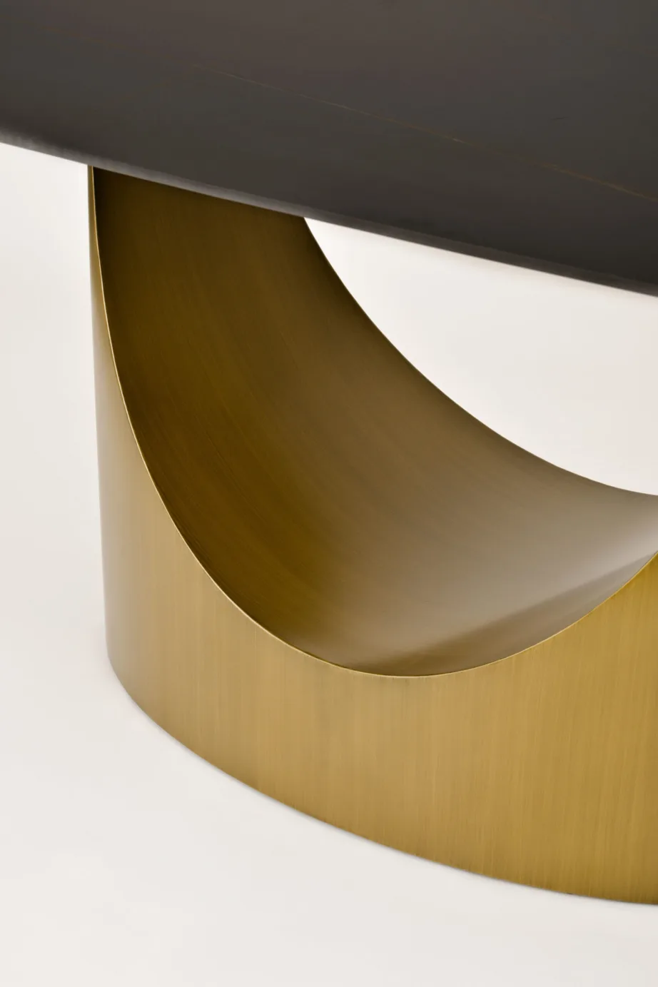 Kuldne söögilaud Modig M26, harjatud süsinikteras, sünteetiline marmor – 9