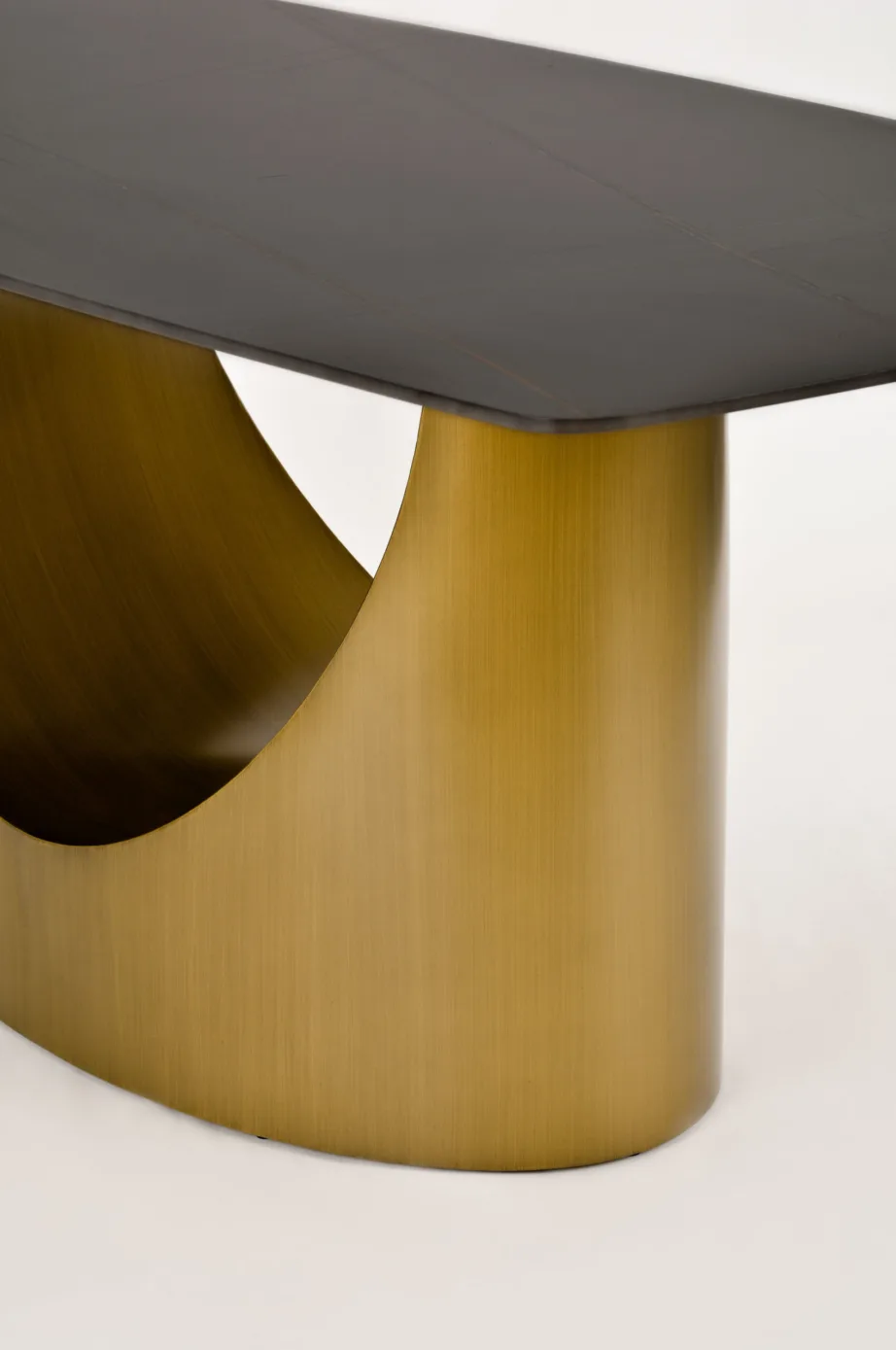 Kuldne söögilaud Modig M26, harjatud süsinikteras, sünteetiline marmor – 10