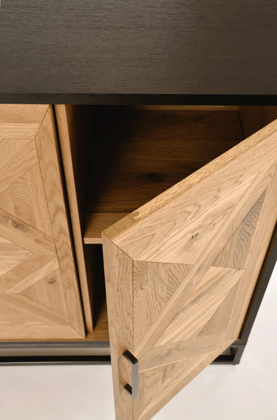 Must kummut Indus IN20-1, tammepuidust – 10