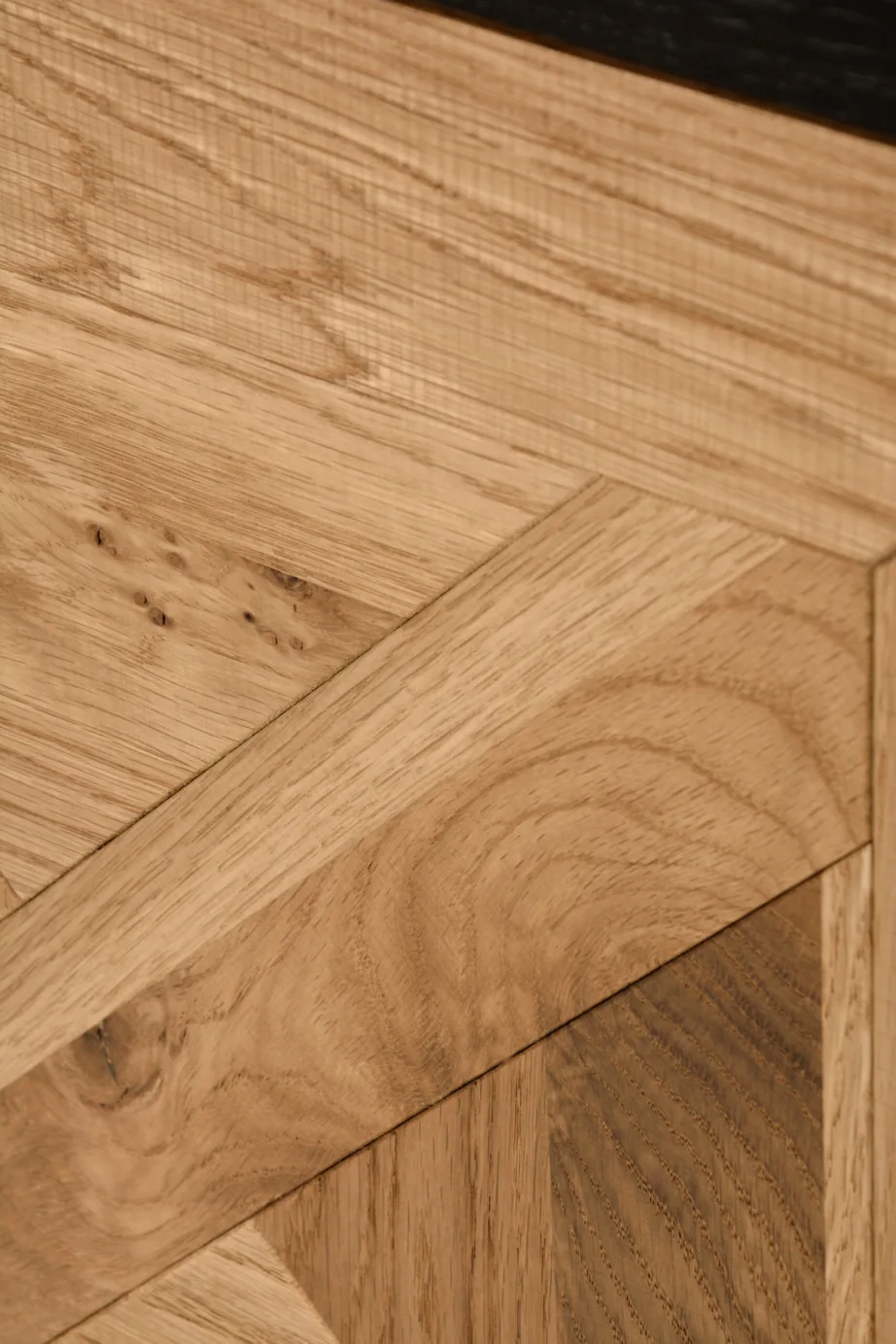 Must kummut Indus IN20-1, tammepuidust – 14