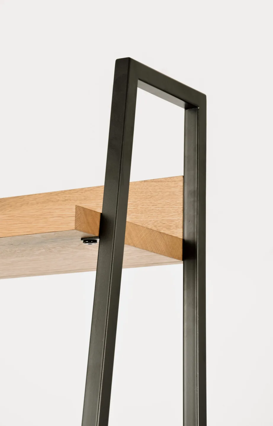 Pruun riiul Indus IN29-5, tammepuidust – 13