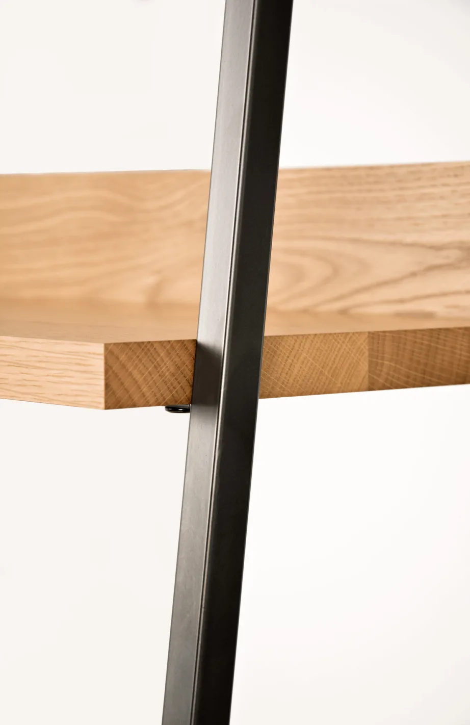 Pruun riiul Indus IN29-5, tammepuidust – 14