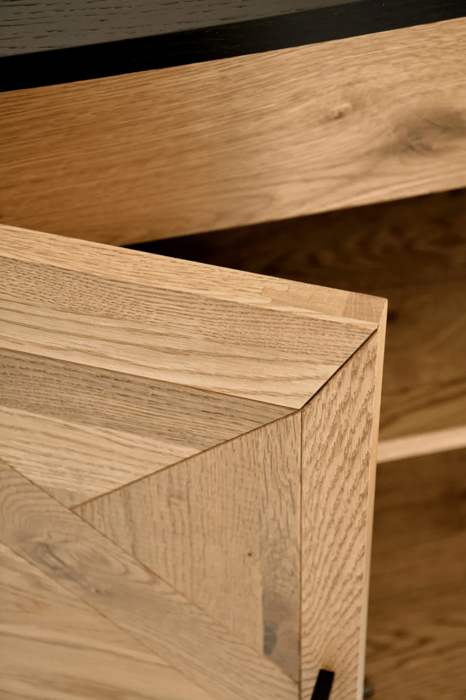 Must kummut Indus IN20-3, tammepuidust – 12