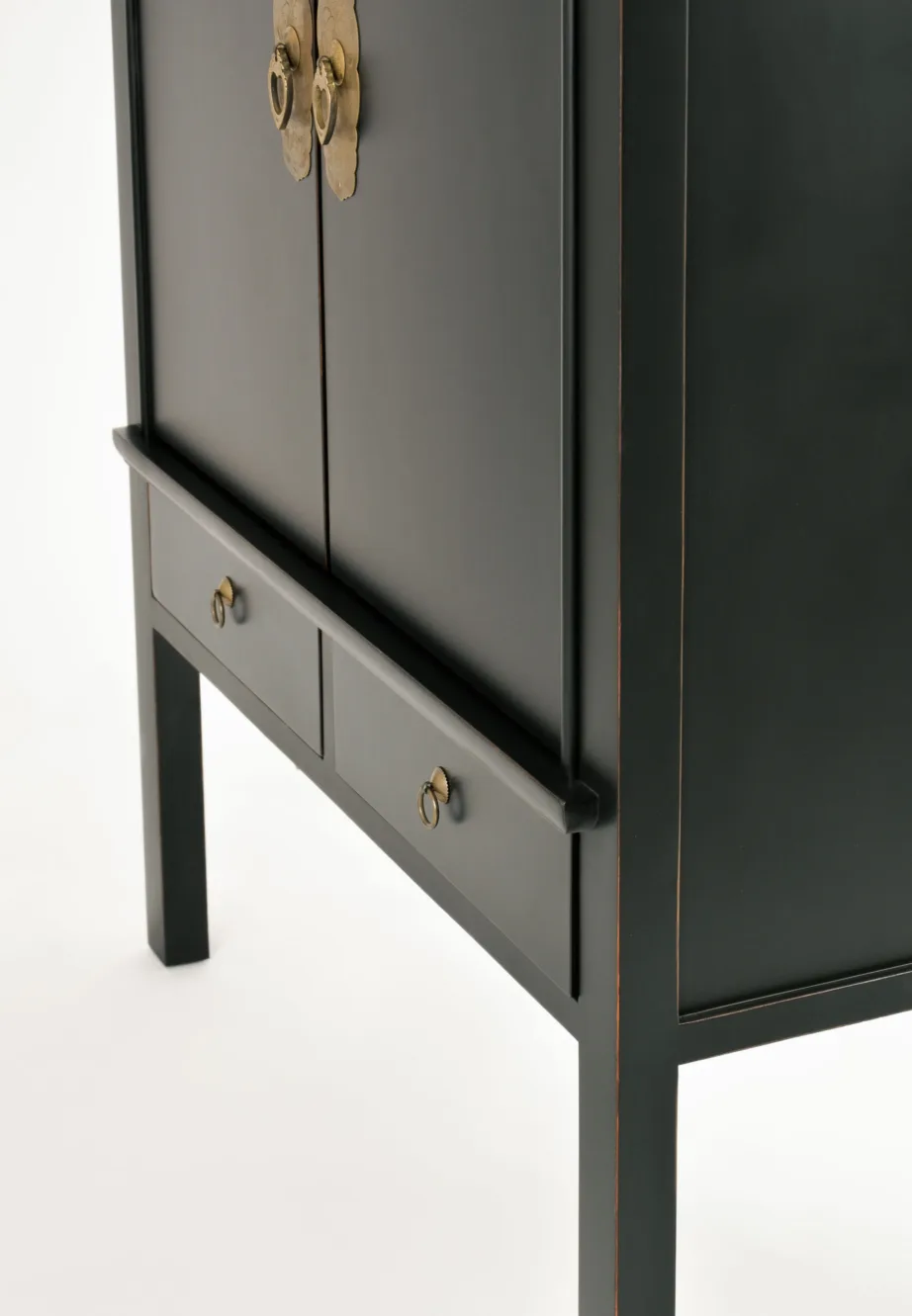 Must riidekapp Hamilton HT08, jalaka puidust – 9