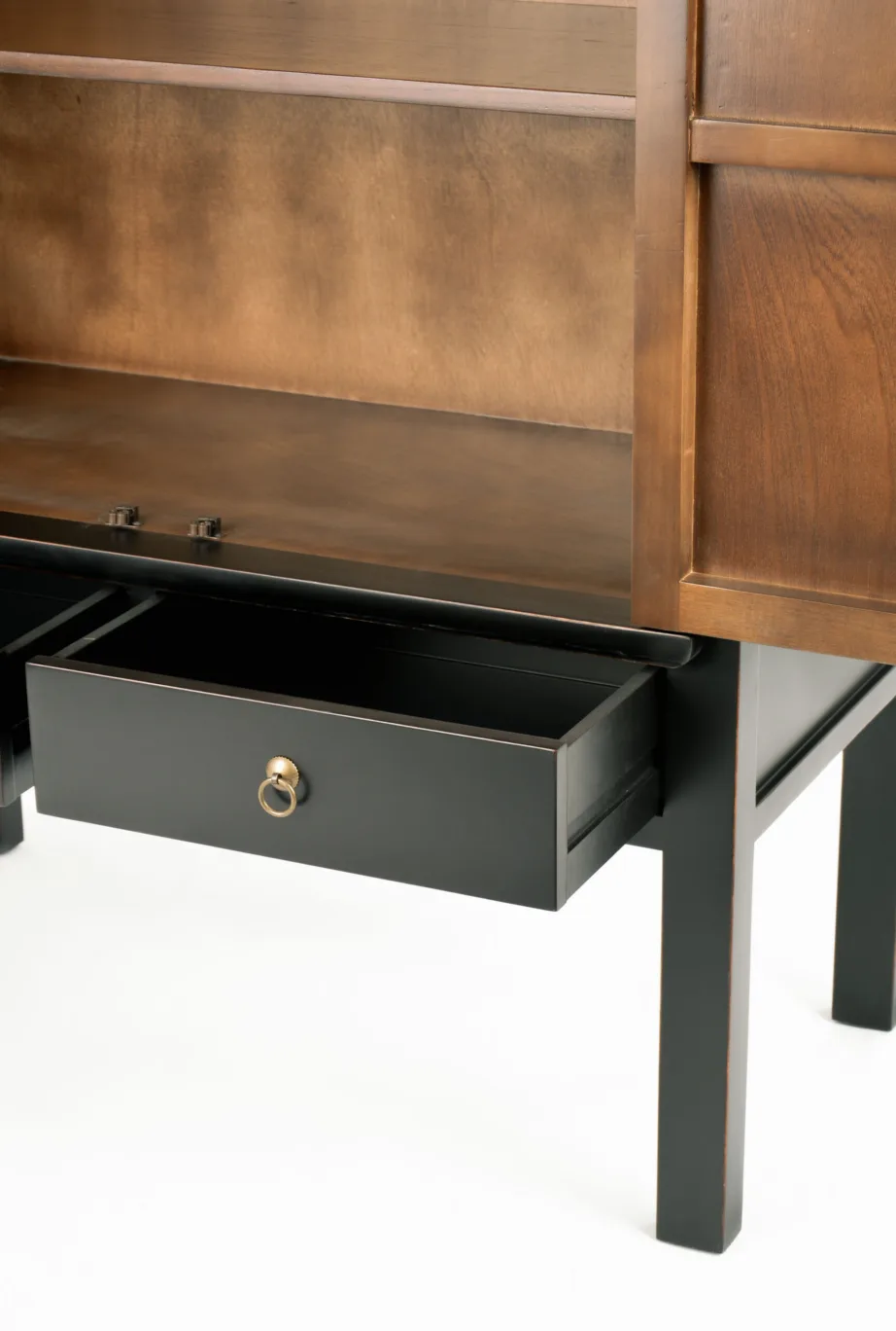 Must riidekapp Hamilton HT08, jalaka puidust – 10