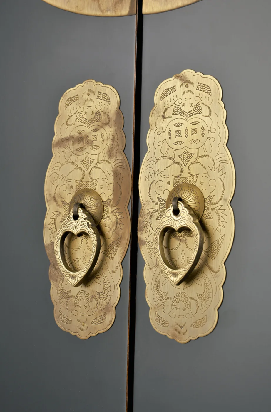 Must riidekapp Hamilton HT08, jalaka puidust – 15