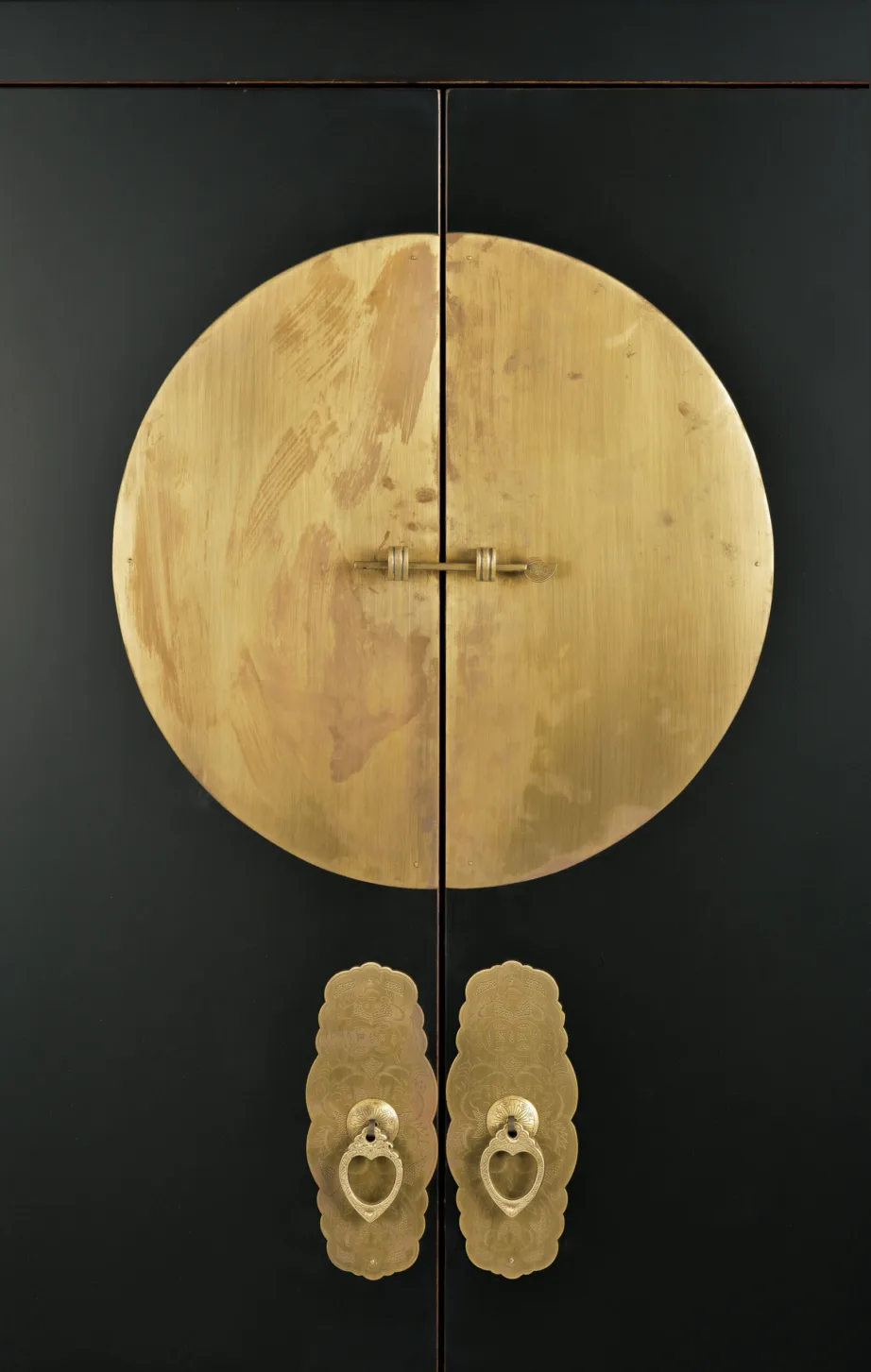 Must riidekapp Hamilton HT08, jalaka puidust – 16