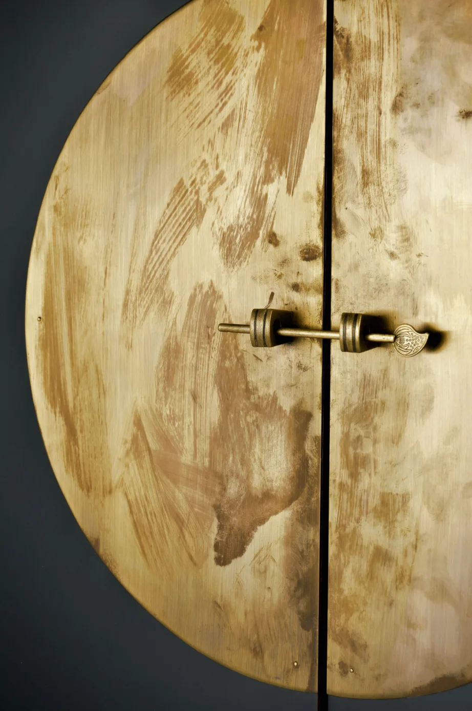 Must riidekapp Hamilton HT08, jalaka puidust – 17