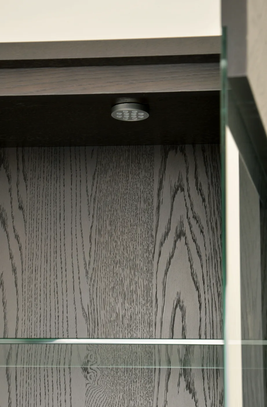 Must vitriinkapp Seville SEV26-2, tamme- ja pöögipuidust – 9