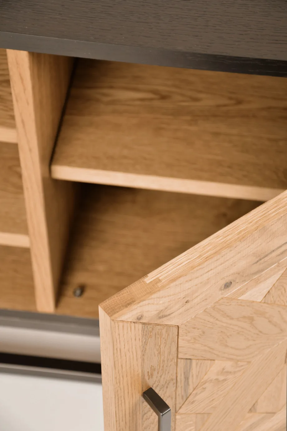 Must TV-alus Indus IN25-2, naturaalsest tammepuidust – 12