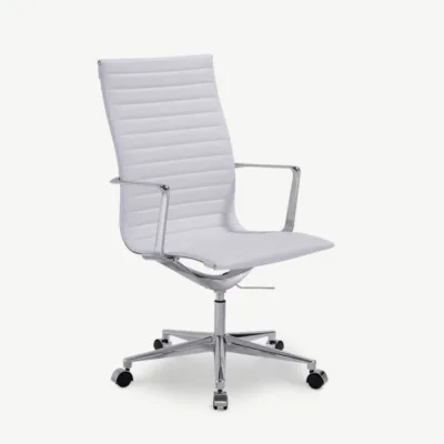 Akira kõrge seljatoega kontoritool valgest kunstnahast, kroomitud metallraamiga. Elegantne ja ergonoomiline disain tagab mugavuse ning stiili igas tööruumis.