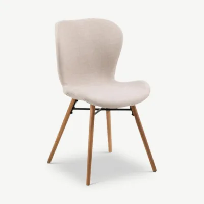 Liivakarva kangaga Bliss söögitool naturaalse tammepuidust raamiga. Elegantne ja ergonoomiline disain kaarjas seljatoega tagab mugavuse ja vastupidavuse.