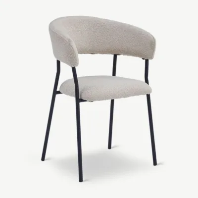 Graca söögitool käetugedega, taupe bouclé – stiilne ja mugav tool musta metallraamiga. Pehme bouclé-kangas ja ergonoomiline disain loovad elegantse ja ajatu välimuse.