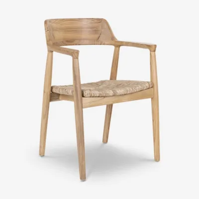 Mebla puidust söögitool naturaalsete toonidega, sungkai puidust raami ja punutud rattanist istmega. Minimalistlik ja vastupidav disain, millel on mugavad käetoed ja ergonoomiline seljatugi. Ideaalne igasse söögituppa.