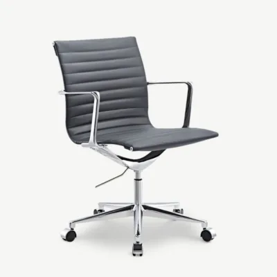 Hall Walton hall nahast bürootool madala seljatoega, kroomitud metallraami ja ribimustriga polsterdusega. Stiilne ja ergonoomiline disain, sobilik kontorisse ja kodutööks.