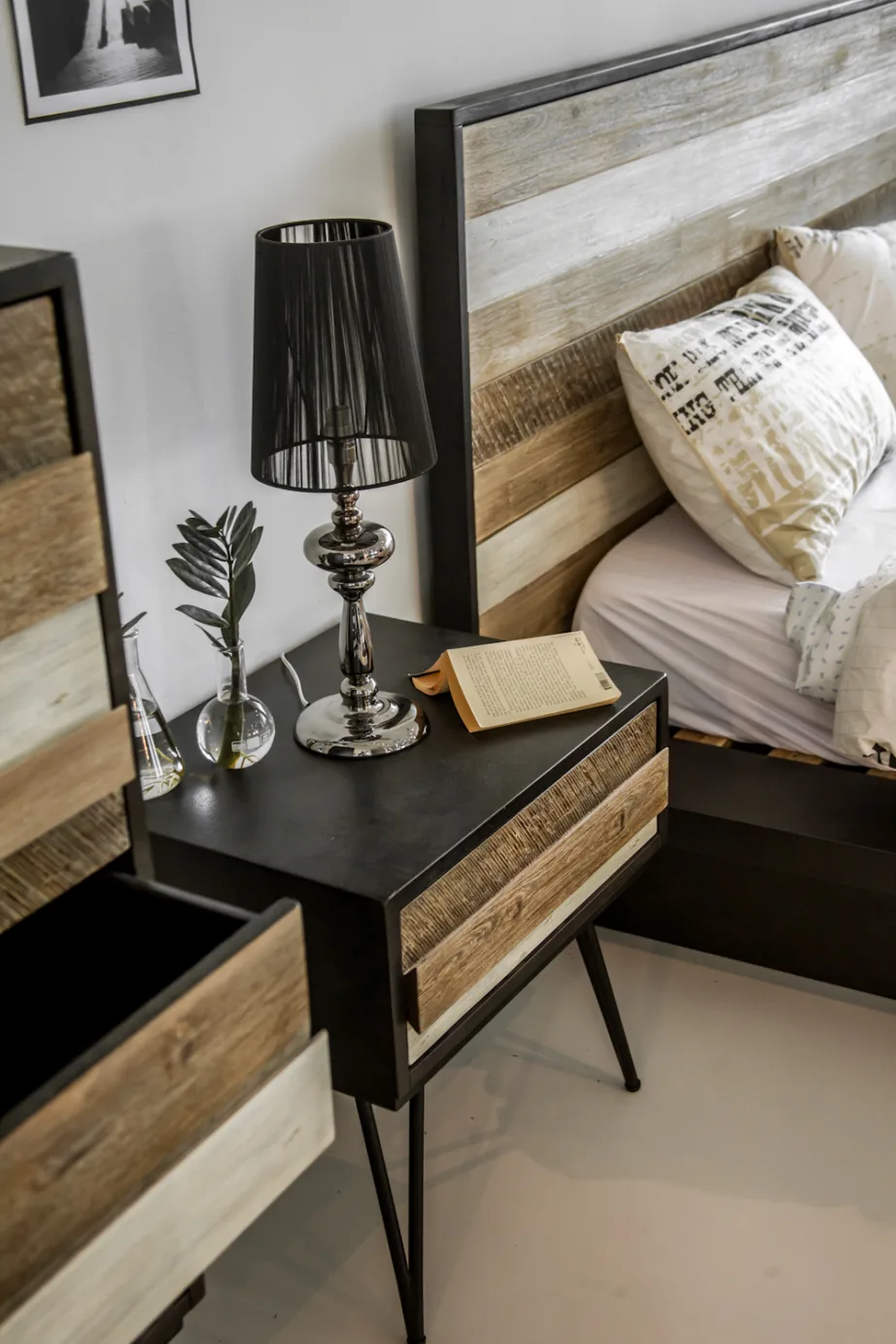 Musta, halli ja beeži tooni voodiraam Adesso ADESK01, akaatsiapuidust – 6