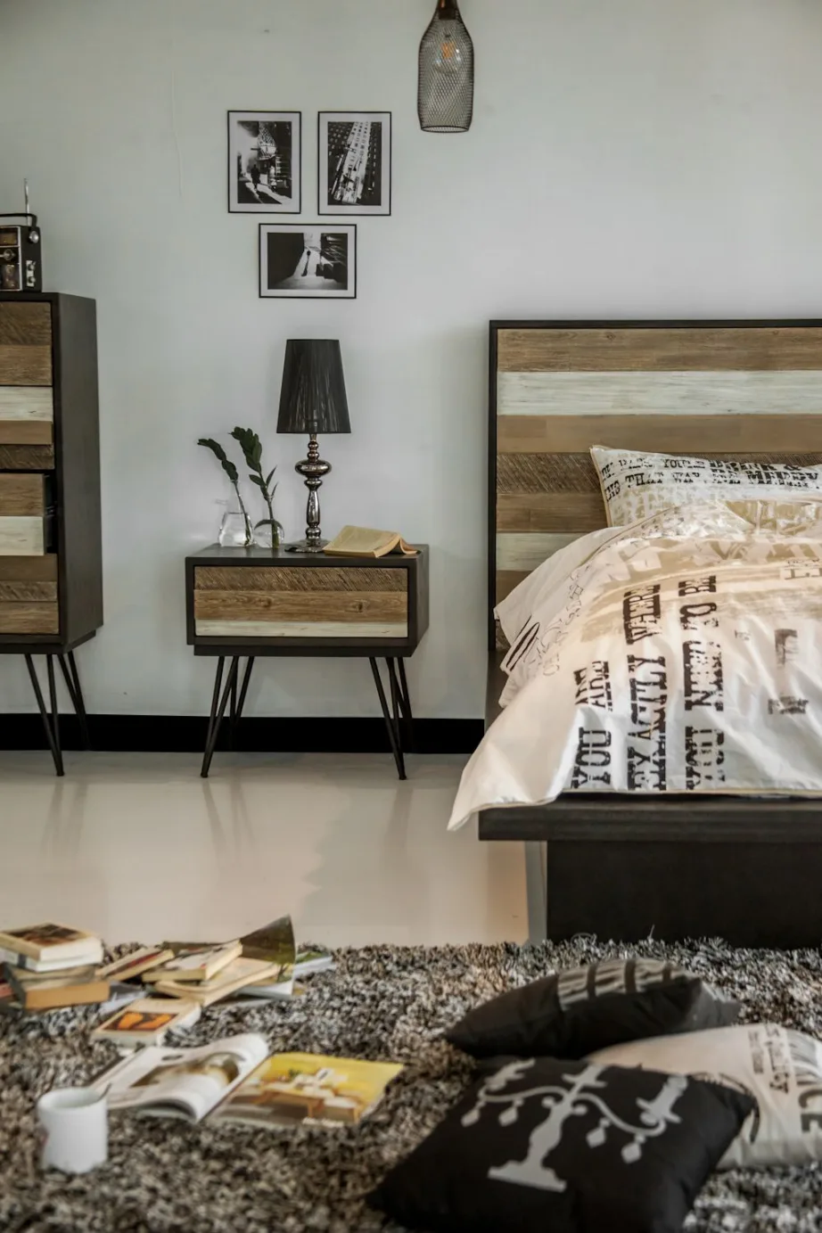 Musta, halli ja beeži tooni voodiraam Adesso ADESK01, akaatsiapuidust – 10