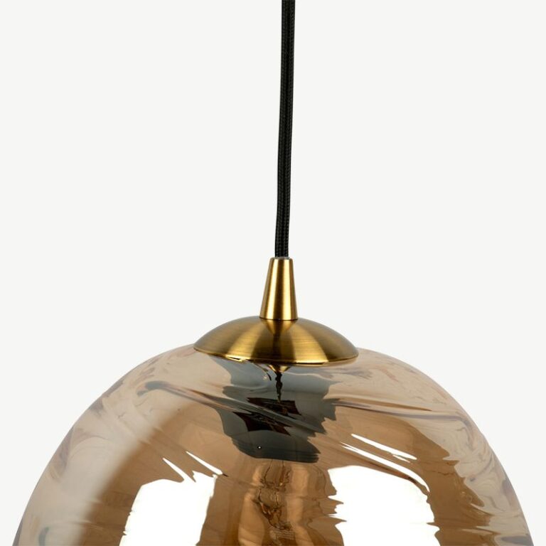 Koonusekujuline Glamour rippvalgusti pruuni klaaskupliga, elegantse ja ajatu disainiga. Sooja valgusefektiga stiilne lamp, ideaalne elutuppa või söögilaua kohale.