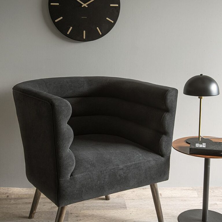 Klassikaline Bonnet lauavalgusti mustast metallist, elegantse Art Deco stiilis kupliga. Kompaktne ja vastupidav disain loob hubase atmosfääri igas ruumis.