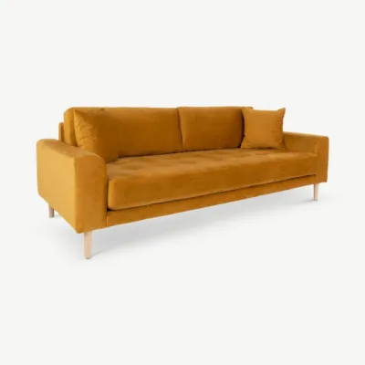 Kollane velvetist Lalita 3-kohaline diivan naturaalsest pöögipuidust jalgadega, kaks pehmet patja lisamugavuseks. Elegantne ja stiilne sisustuselement igasse ruumi.