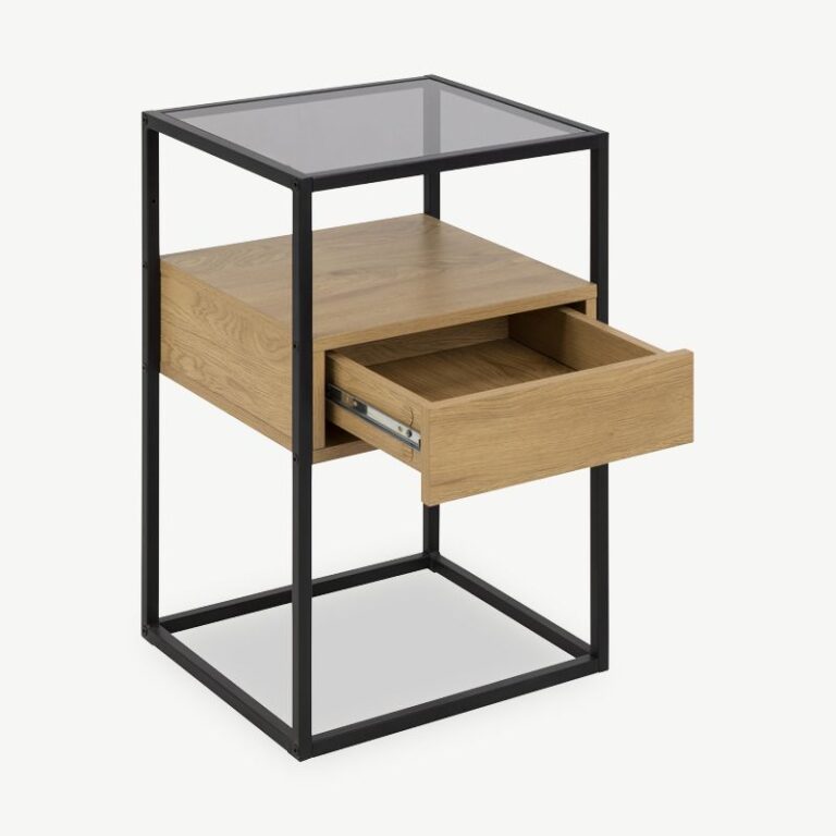 Hall toonitud klaasiga ja musta metallraamiga Luke öökapp minimalistlikus stiilis. Öökapi klaasist pealispind ja push-to-open sahtel pakuvad mugavust ning modernset ilmet.