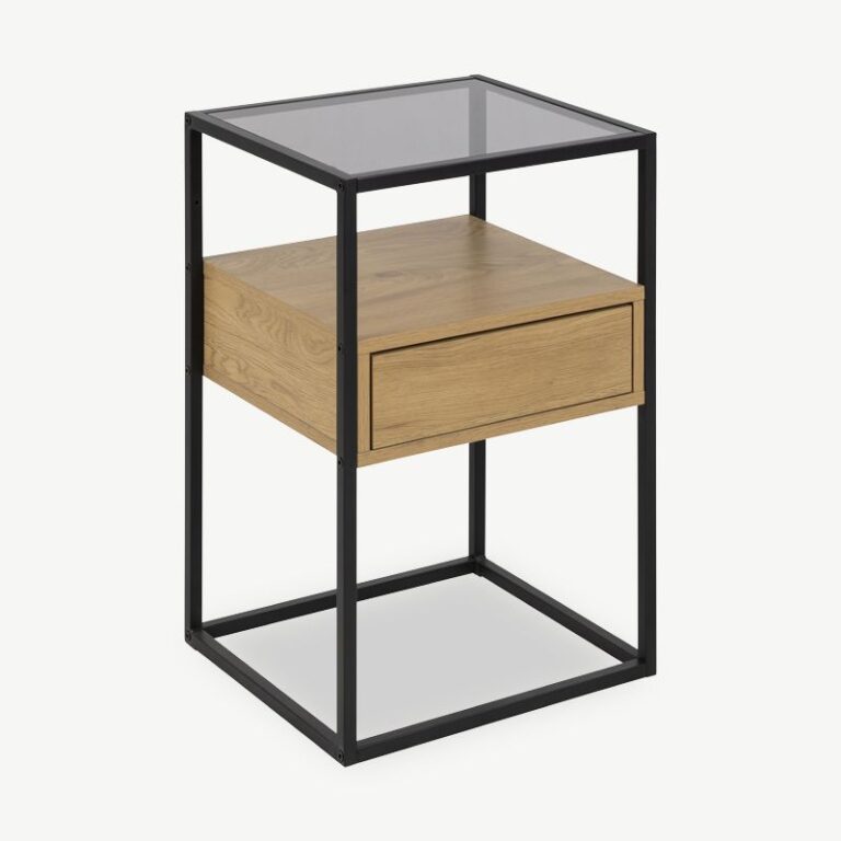 Luke öökapp halli toonitud klaasist pealispinna ja musta metallraamiga. Minimalistlik disain, push-to-open sahtel ja vastupidav konstruktsioon loovad stiilse ja praktilise magamistoa mööblieseme.