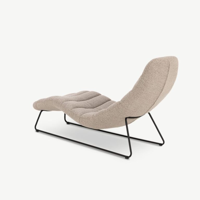 Beež bukleekangaga Nova päevavoodi mustade metallist kelkjalgadega, elegantse ja ergonoomilise disainiga.