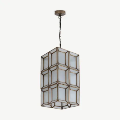Renzo antiikne rippvalgusti valge klaaskupliga, elegantse metallraami ja detailse viimistlusega. Ajatu disain sobib nii klassikalisse kui ka modernsesse interjööri.