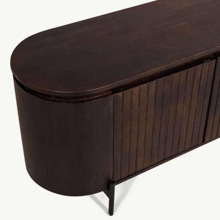 Saulo 4-ukseline telerialus tumedast mango puidust, 210 cm lai. Elegantne mööbliese vertikaalse liistusüsteemiga esipaneeli, ümarate servade ja mustade metalljalgadega. Sobib modernsesse ja skandinaavialikku interjööri.
