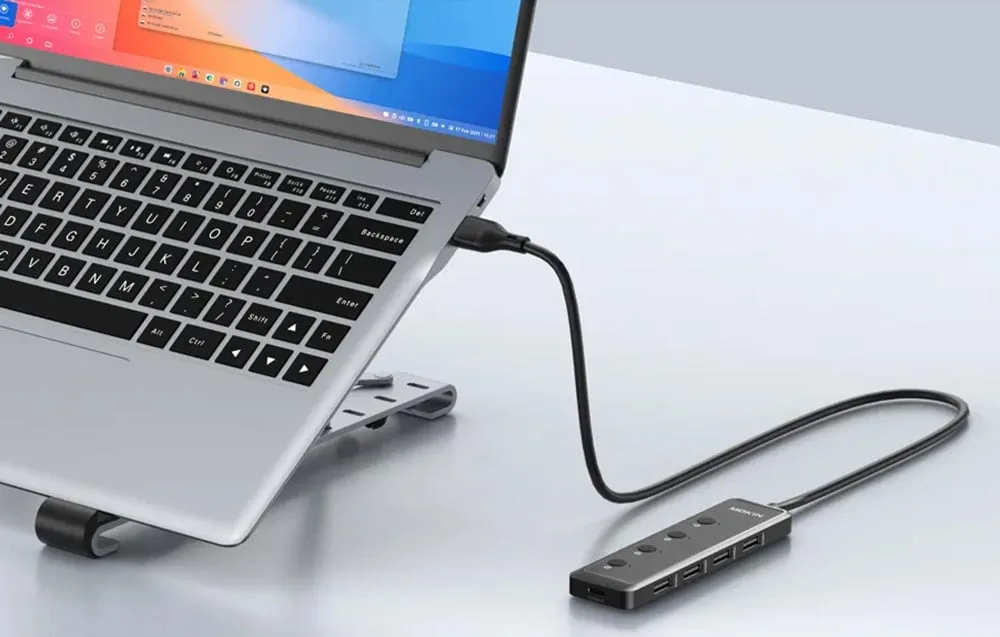 Kiire andmeedastus USB jaotur 5-ühes MOKiNiga