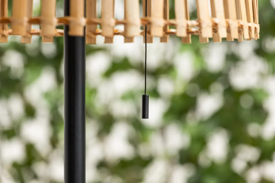 Bambusest aia põrandalamp Mabis, must/naturaalne, 7560-130 – 3