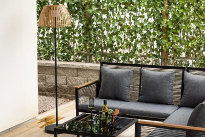 Bambusest aia põrandalamp Mabis, must/naturaalne