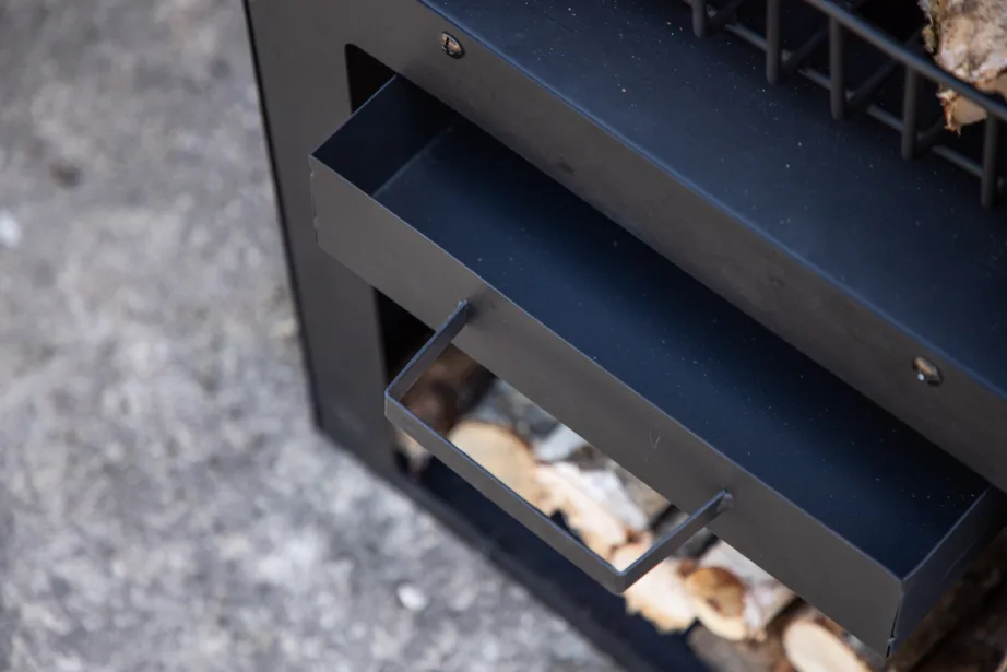 Metallist lõkke- ja tulease Makarima, must, 45x45x199, 6048-001 – 3