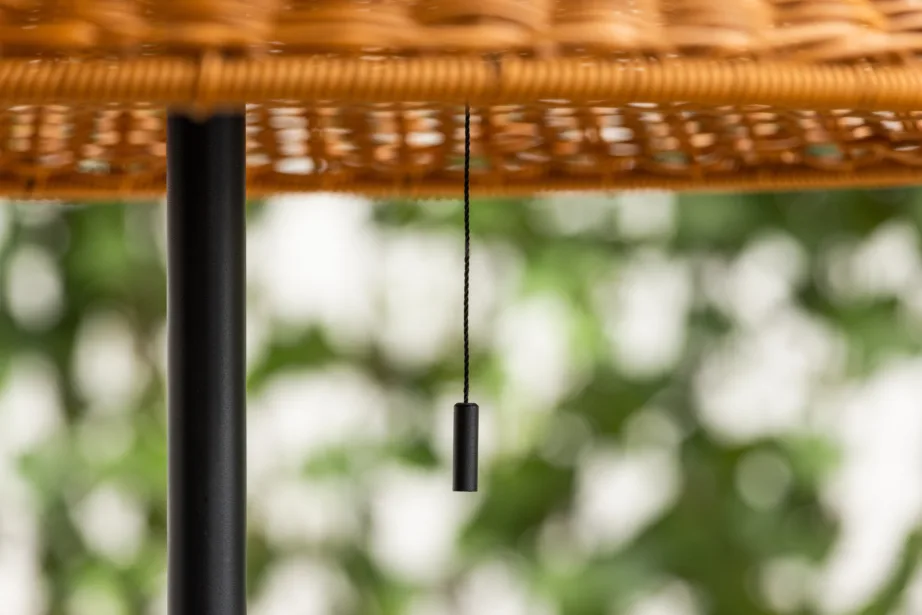 Plastikust aia põrandalamp Mabis, must/naturaalne, 7561-130 – 3