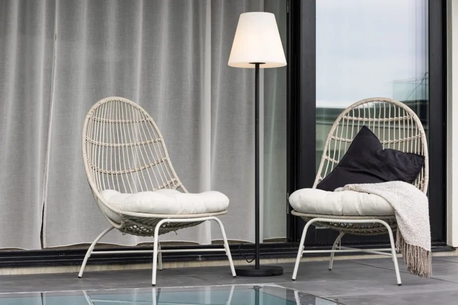 Plastikust aia põrandalamp Moris, must/valge, ø35×150, 7556-110