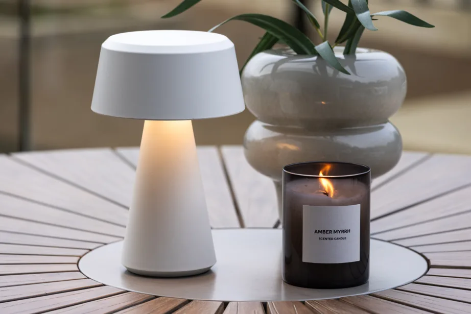 Plastikust laualamp õue Stratford, valge, ø15×23, 7545-101