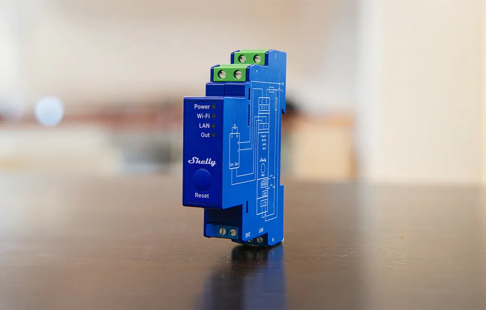 Ajastatud automaatika valgusdimmeriga – valguse muutus vastavalt kellale