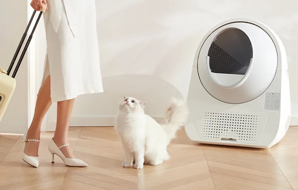 Nutikas kassiliivakast Catlink Pro-X Luxury eestvaates, CATLINK logo ja juhtimine nutitelefoniga