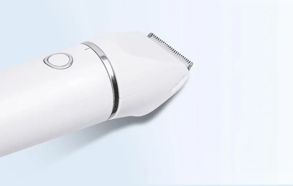 Valge Petwant EC-21 trimmer laadimisel micro-USB kaabliga