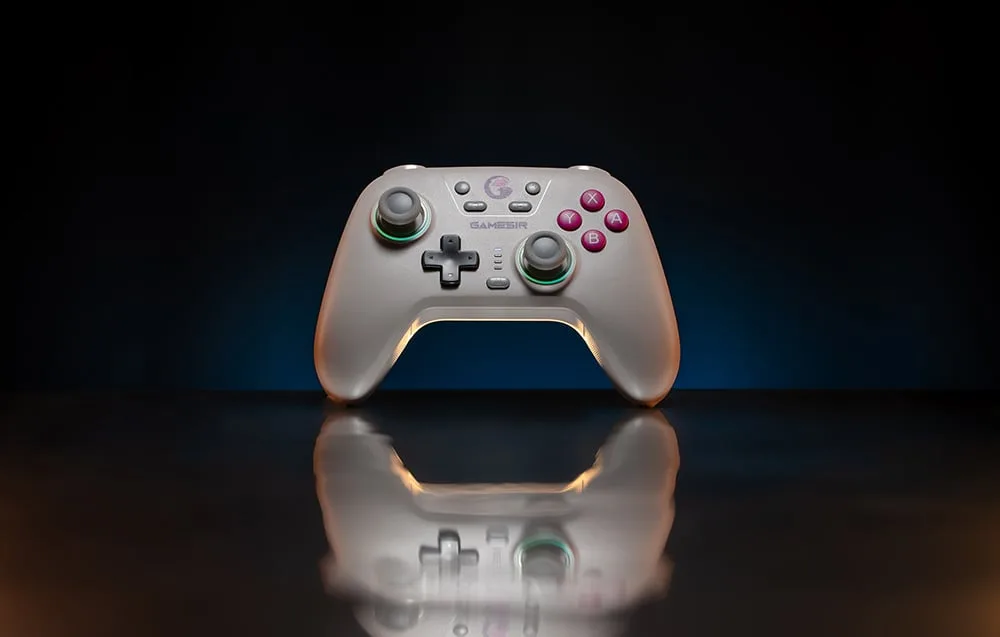Juhtmevaba mängupult GameSir T4n valges värvitoonis eestvaates